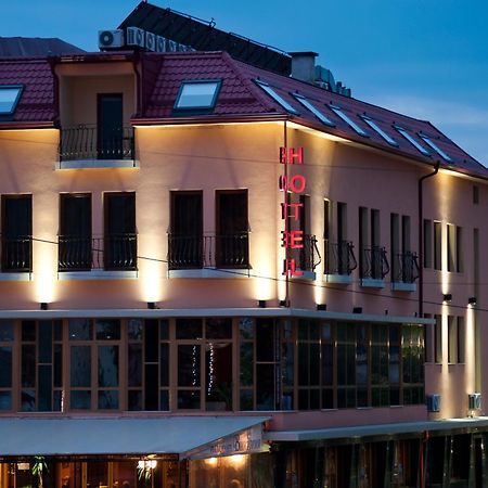 Hotel Victoria 帕纳久里什泰 外观 照片