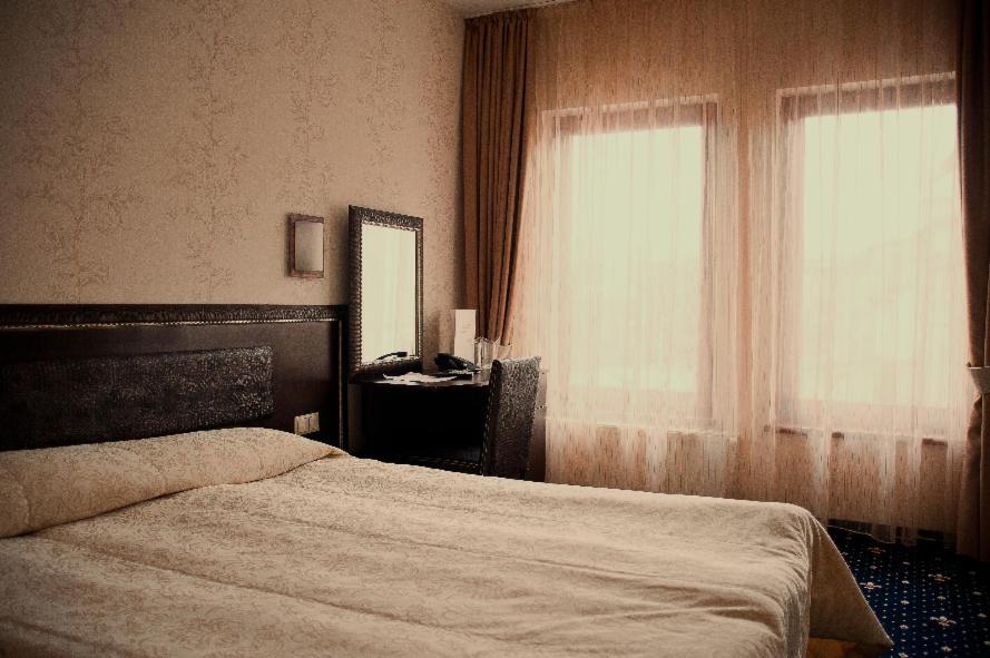 Hotel Victoria 帕纳久里什泰 外观 照片