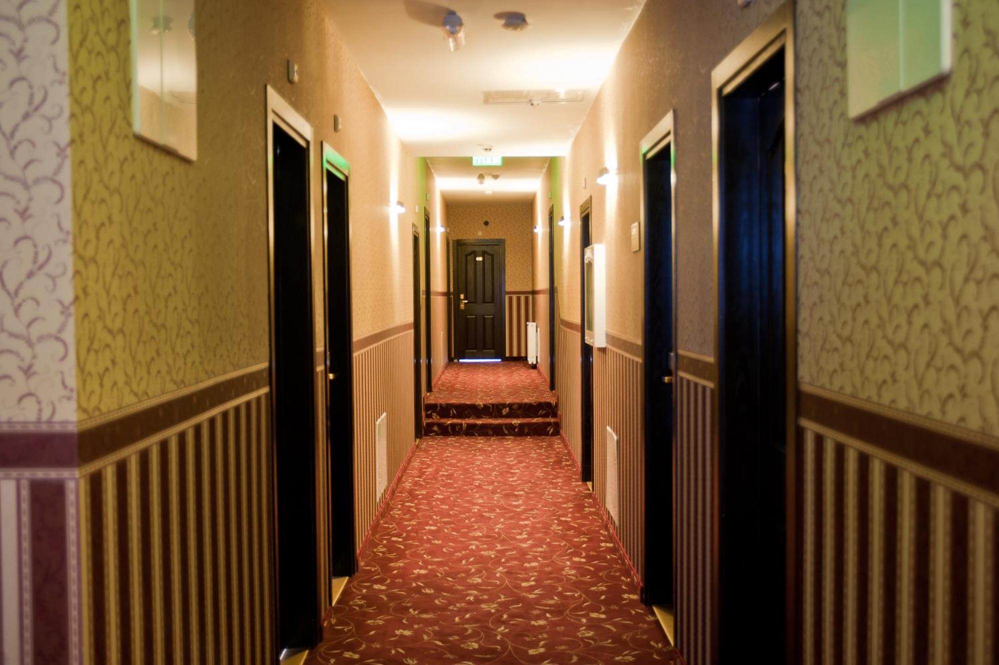 Hotel Victoria 帕纳久里什泰 外观 照片